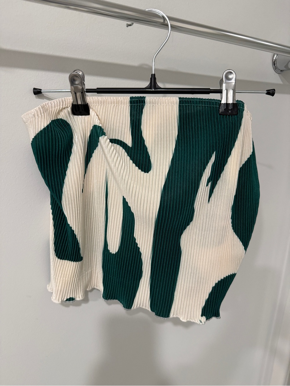 Green and white geo design strapless crop